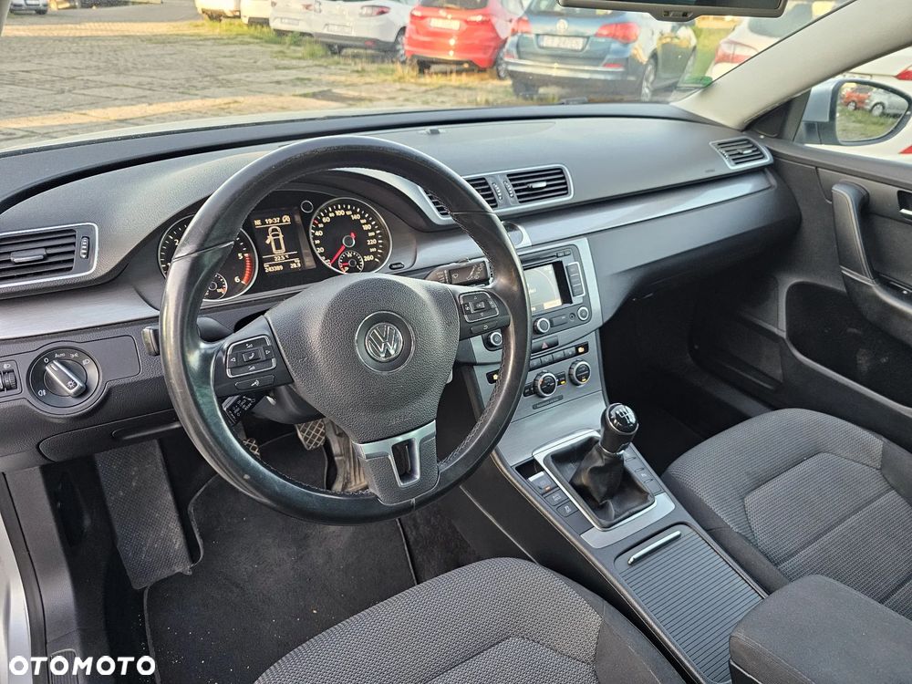 Volkswagen Passat - 15