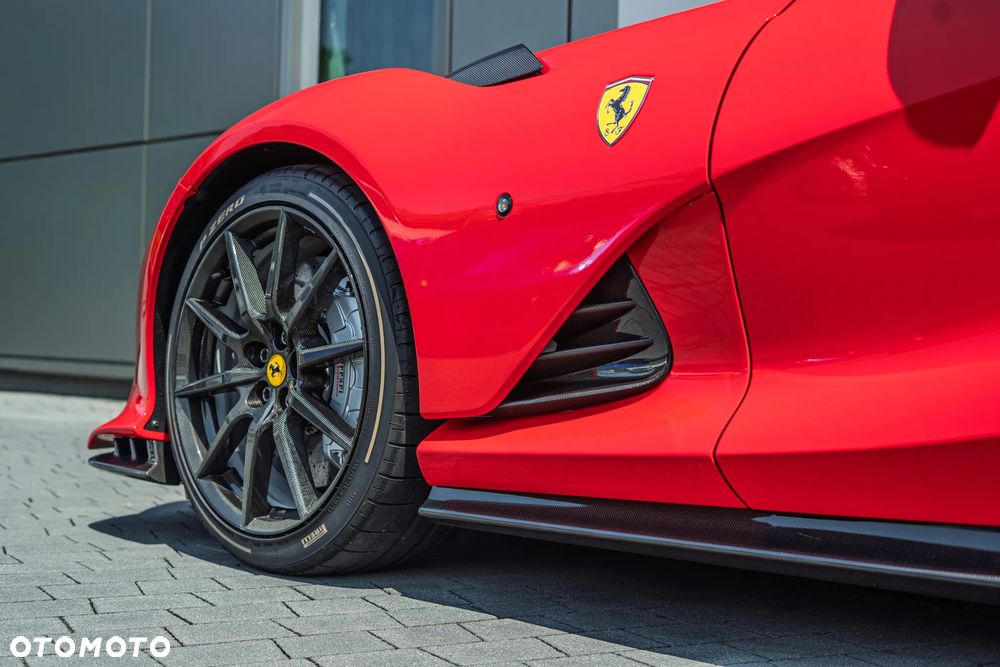 Ferrari 812 Superfast - 11