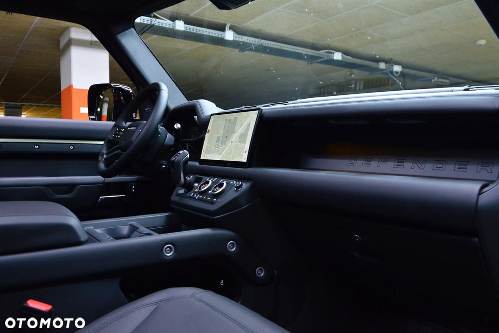 Land Rover Defender 110 D300 X-Dynamic HSE - 15