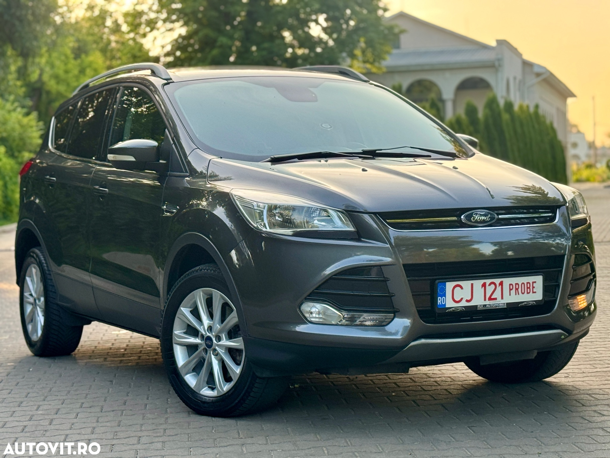 Ford Kuga 2.0 TDCi 4WD Powershift Titanium - 4