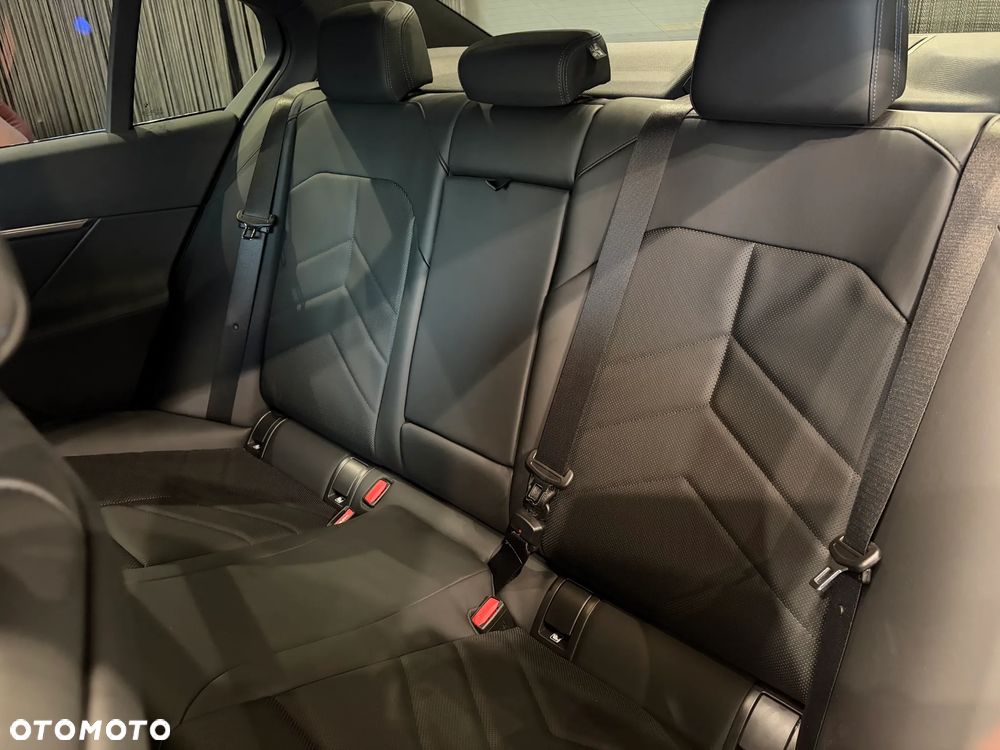 BMW Seria 5 520d xDrive mHEV - 21