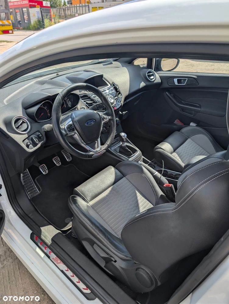 Ford Fiesta ST - 10