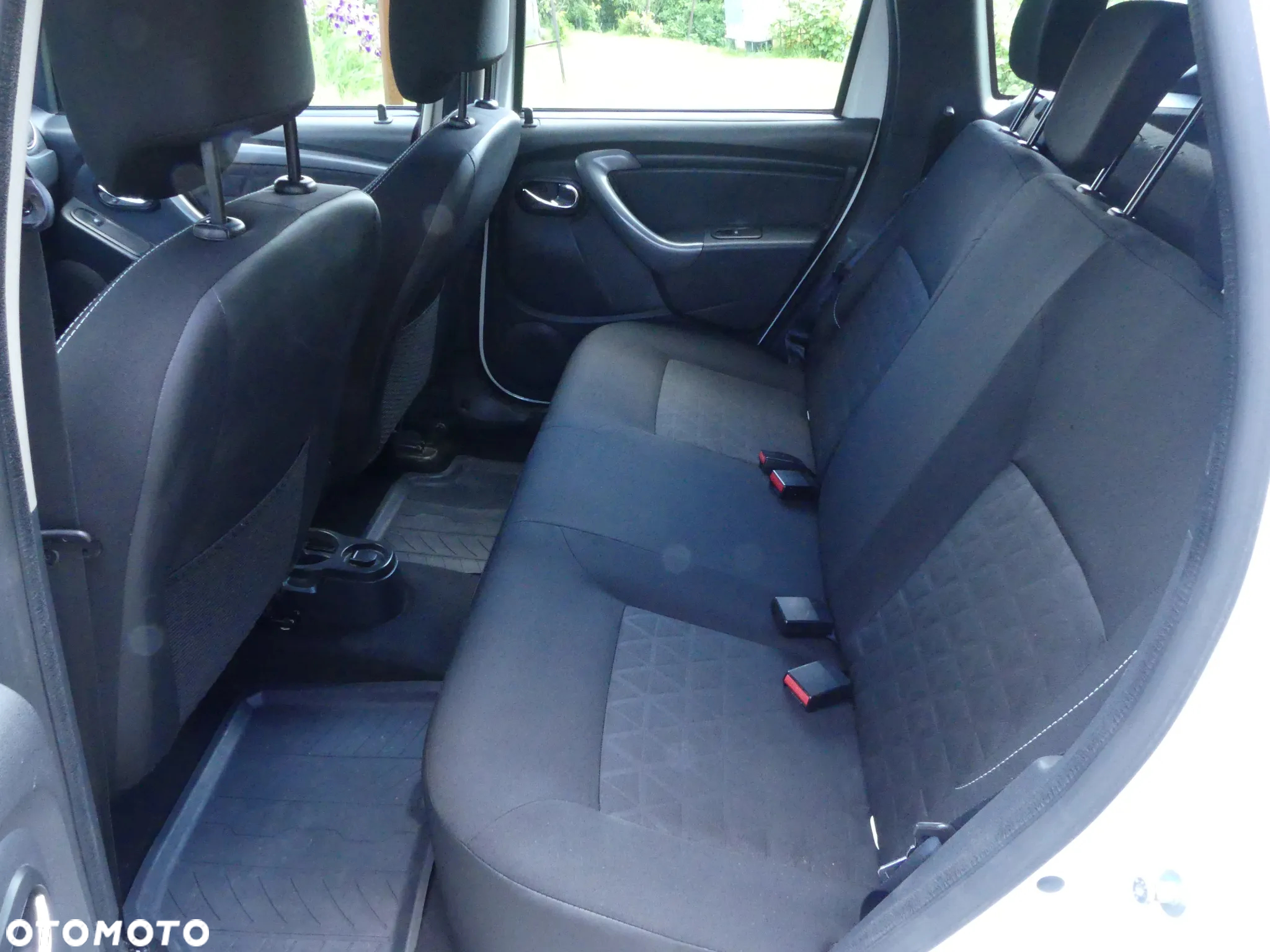Dacia Duster 1.6 Laureate 4x4 - 34