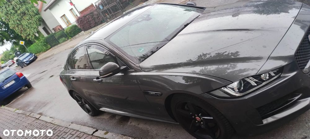 Jaguar XE 2.0 D R-Sport - 2