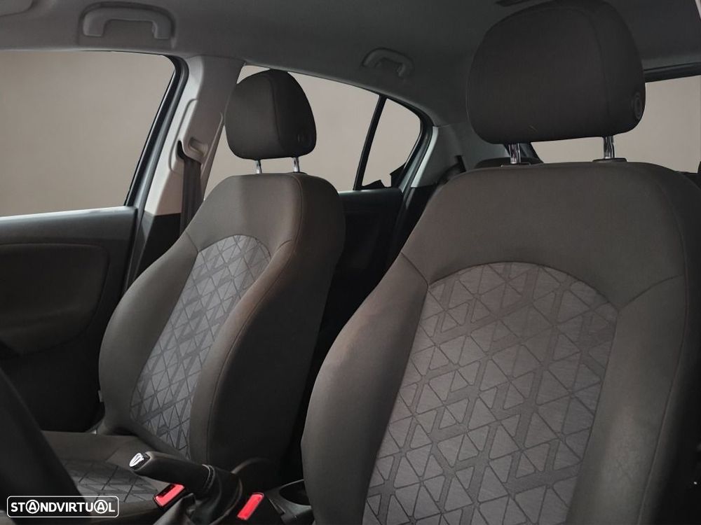 Opel Corsa 1.2 120 Anos - 8