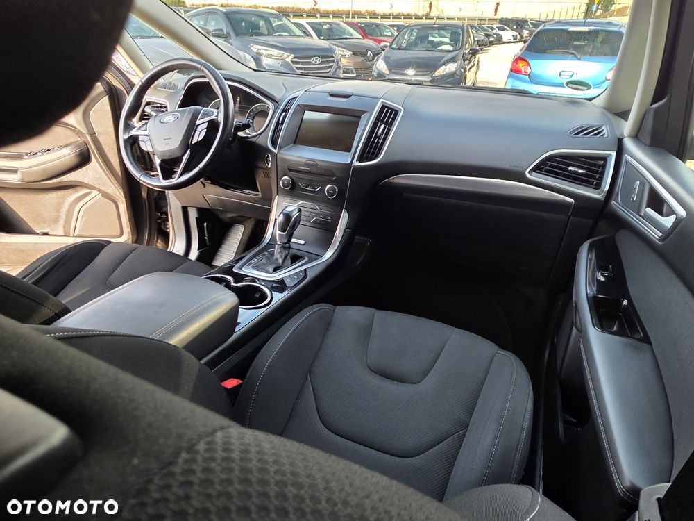 Ford S-Max - 17