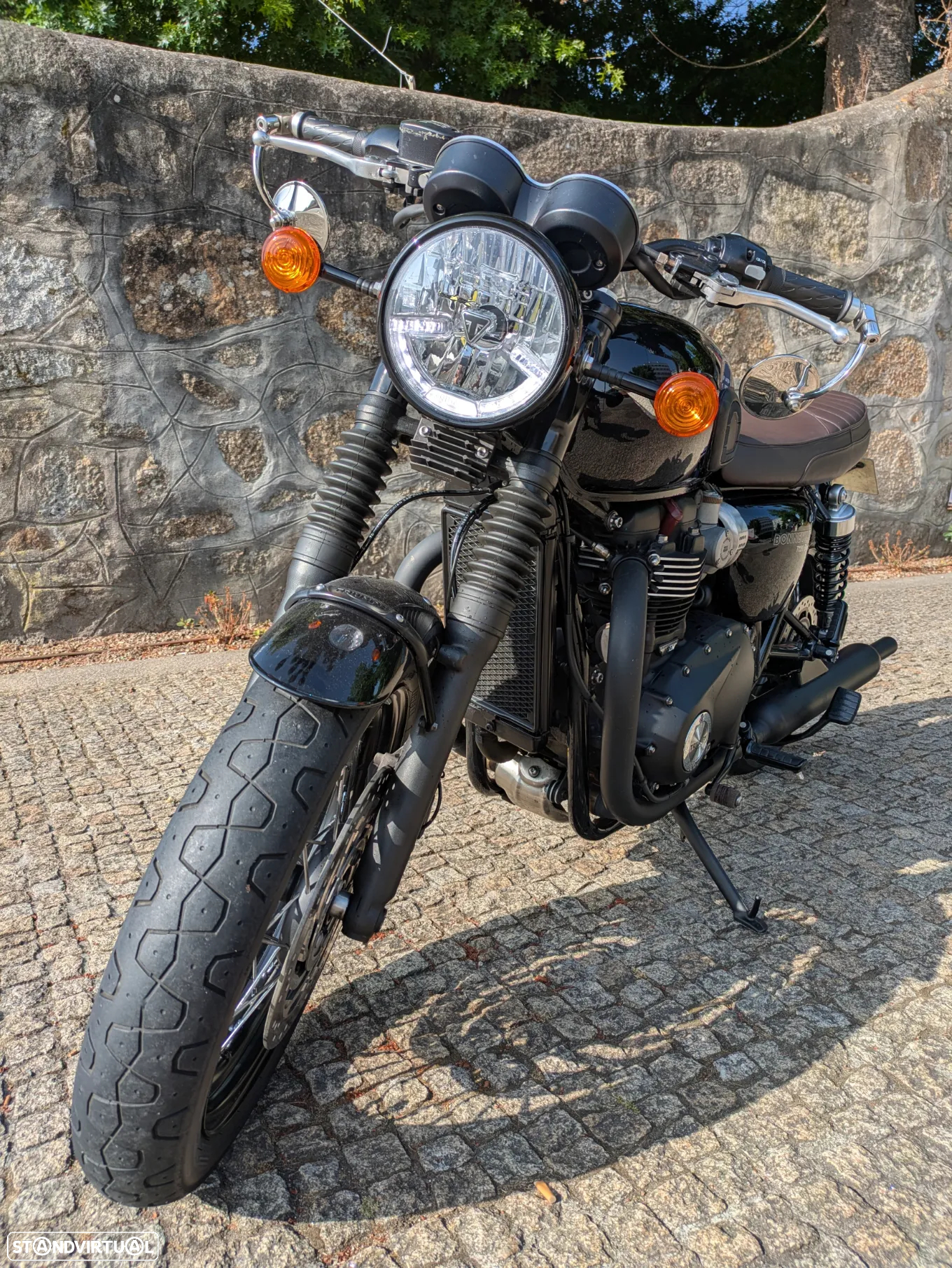 Triumph Bonneville T120 Black - 22