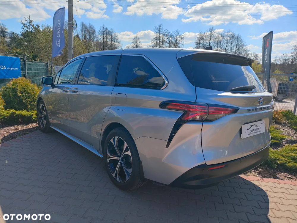 Toyota Sienna - 11
