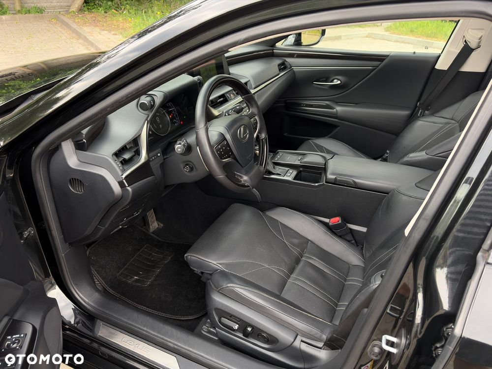 Lexus ES 300h Prestige - 23