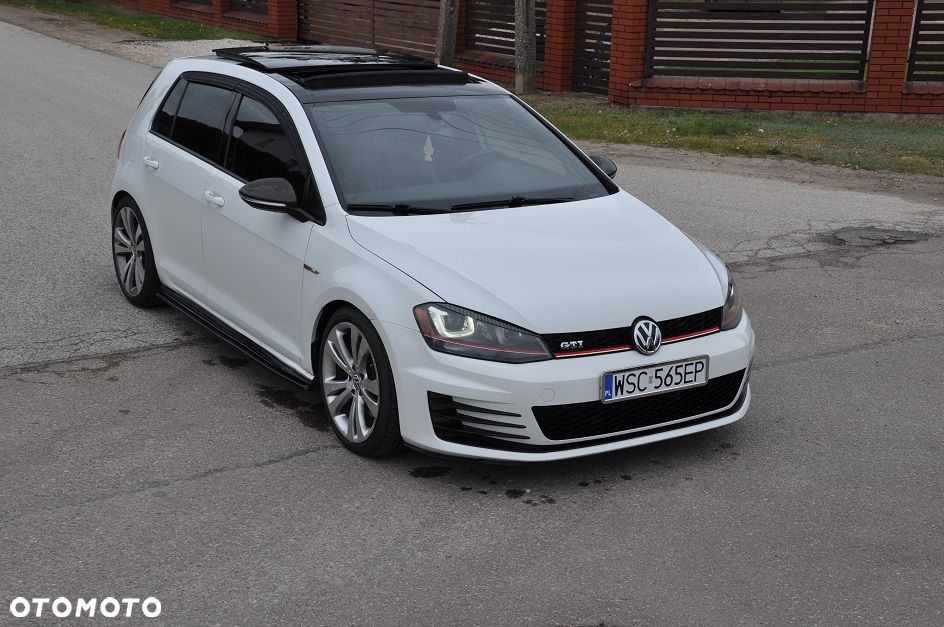 Volkswagen Golf - 6