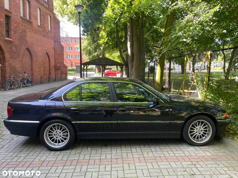 BMW Seria 7 740i - 33