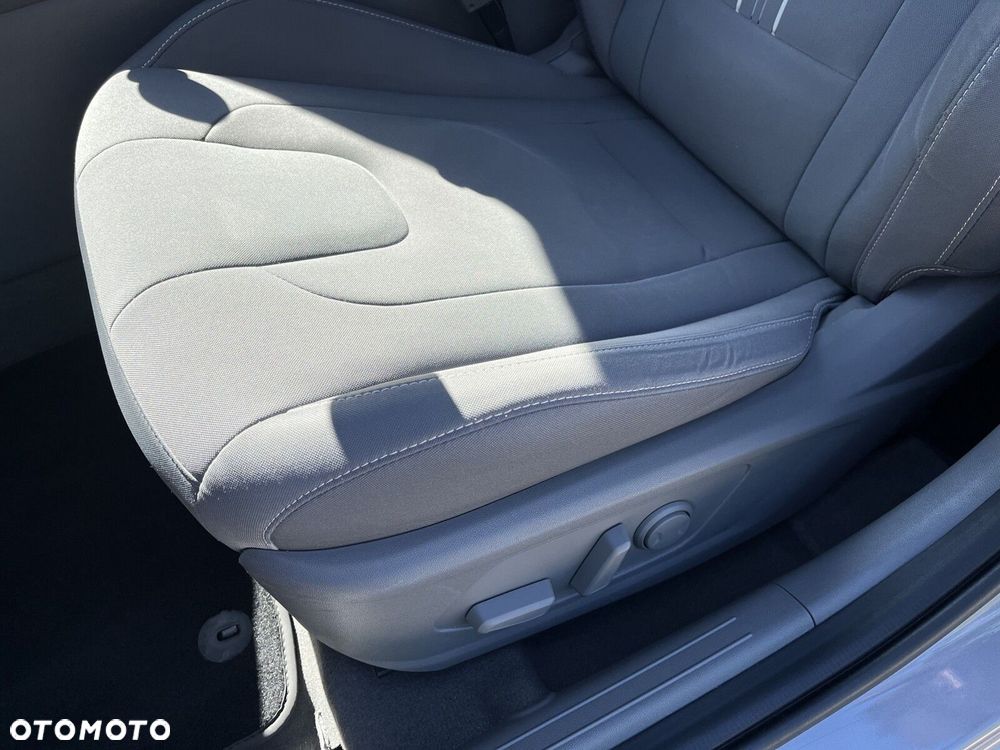 Hyundai Elantra - 13