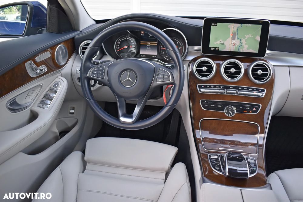 Mercedes-Benz C - 12