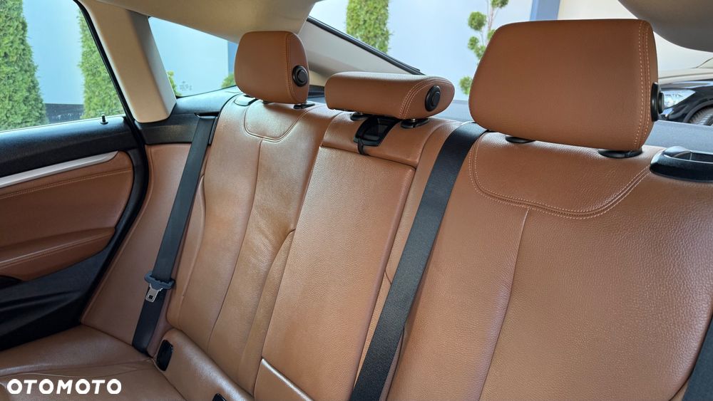 BMW Seria 3 320i Luxury Line - 35