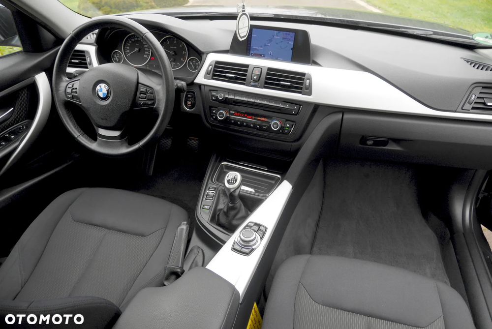 BMW Seria 3 318d DPF Edition Exclusive - 24