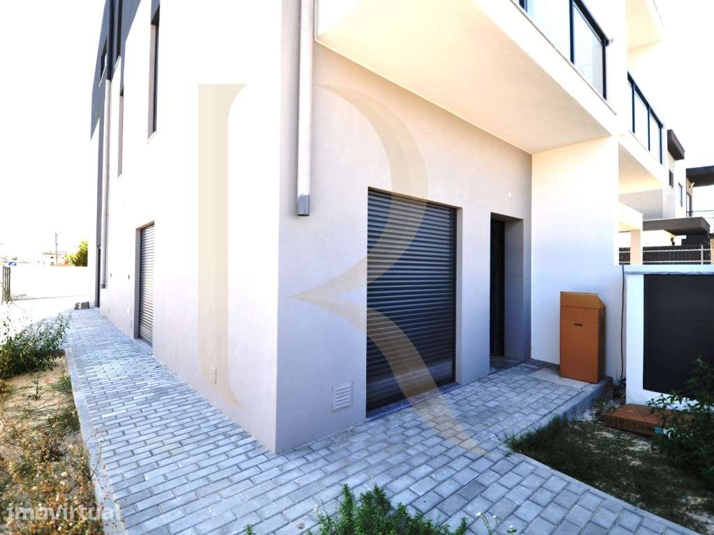 Moradia nova geminada T4 triplex - Grande imagem: 2/32