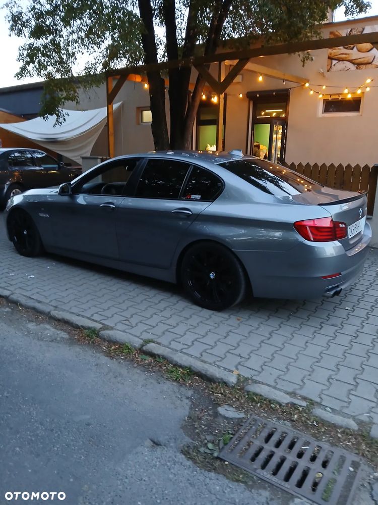 BMW Seria 5 528i - 9