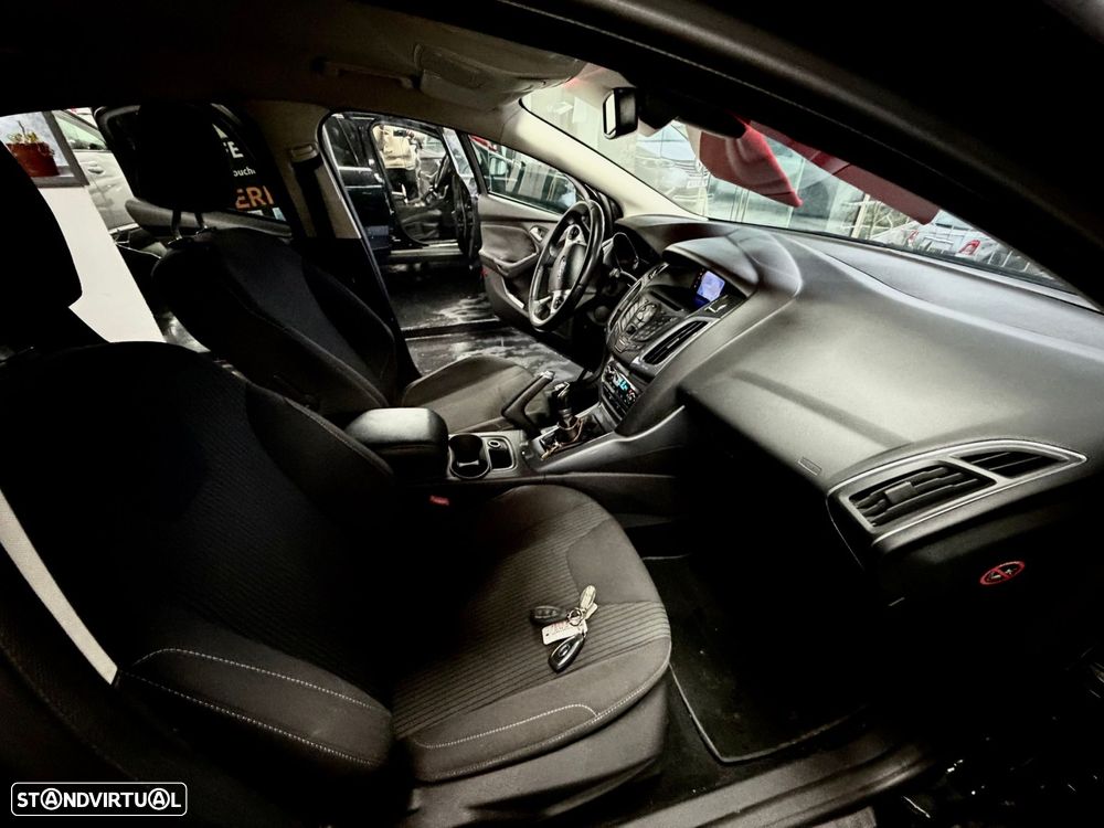 Ford Focus 1.0 SCTi Titanium - 24