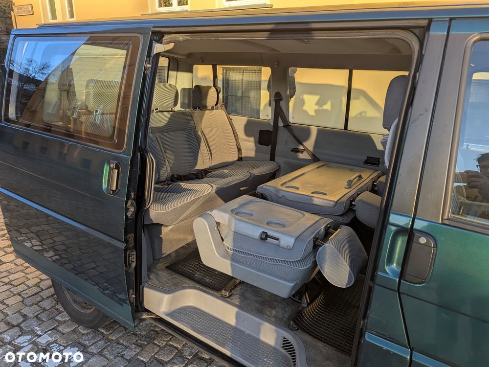 Volkswagen Caravelle - 11