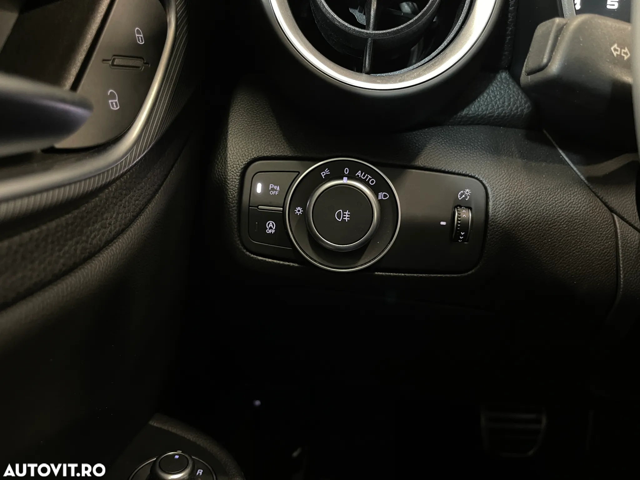 Alfa Romeo Giulia 2.0 Turbo 16V AT8-Q4 Veloce - 27