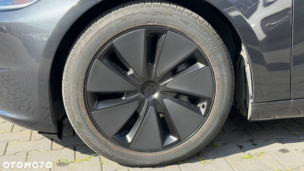 Tesla Model 3 - 8