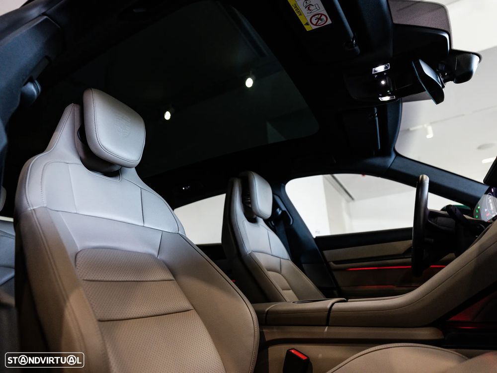 Porsche Taycan Sport Turismo - 46