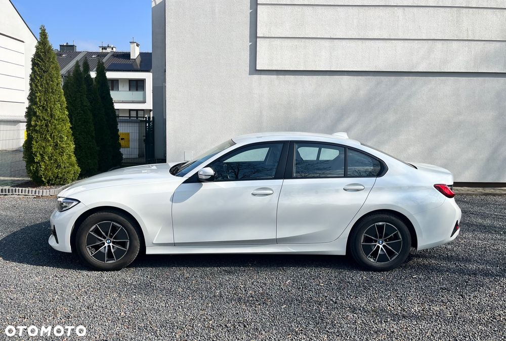 BMW Seria 3 318i - 4