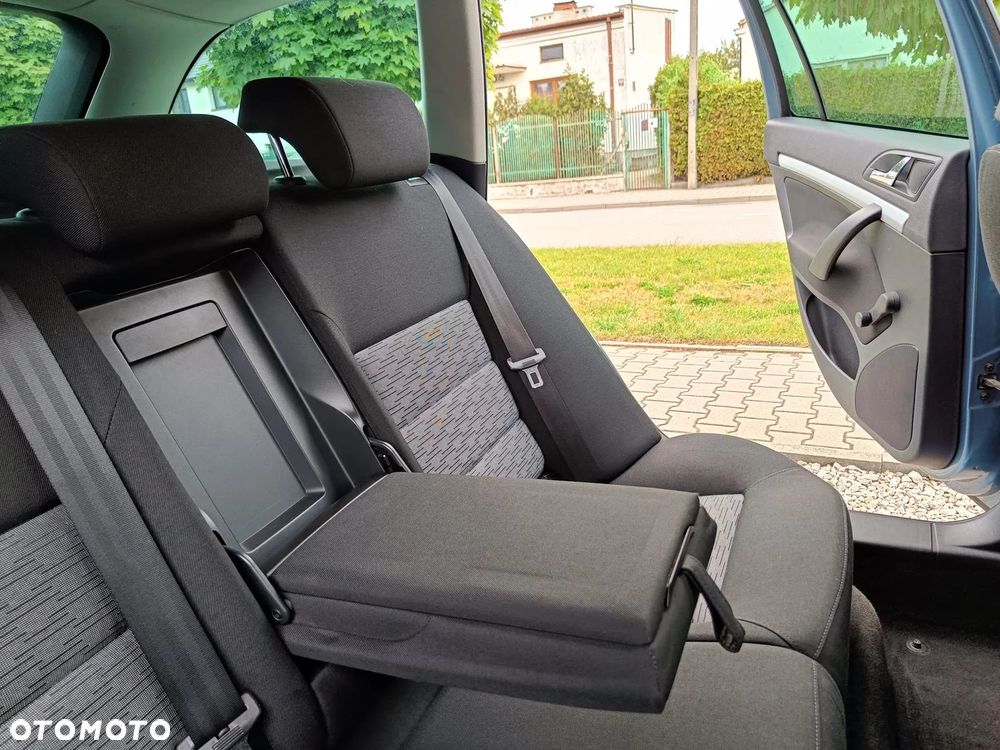 Skoda Octavia 1.6 Combi Ambiente - 28