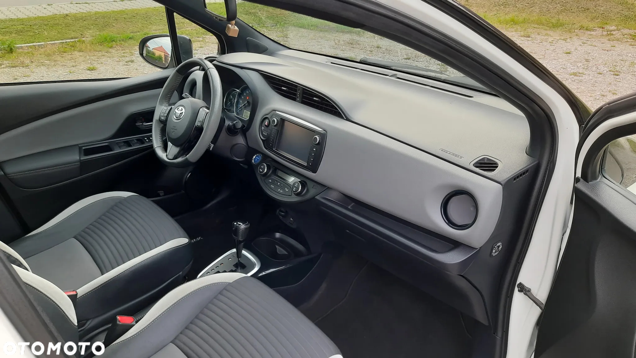 Toyota Yaris Hybrid 1.5 VVT-i Style Selection - 33