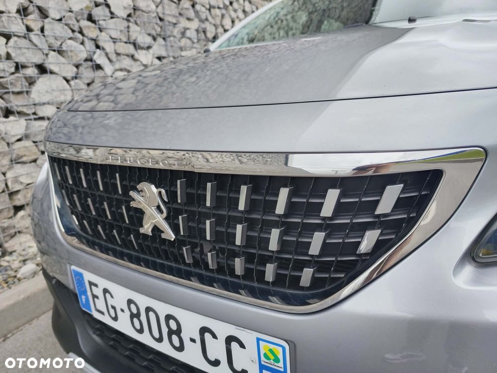 Peugeot 2008 1.2 Pure Tech Allure S&S - 16