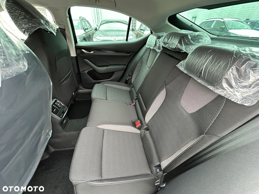 Skoda Octavia 1.5 TSI mHEV Drive Selection DSG - 11