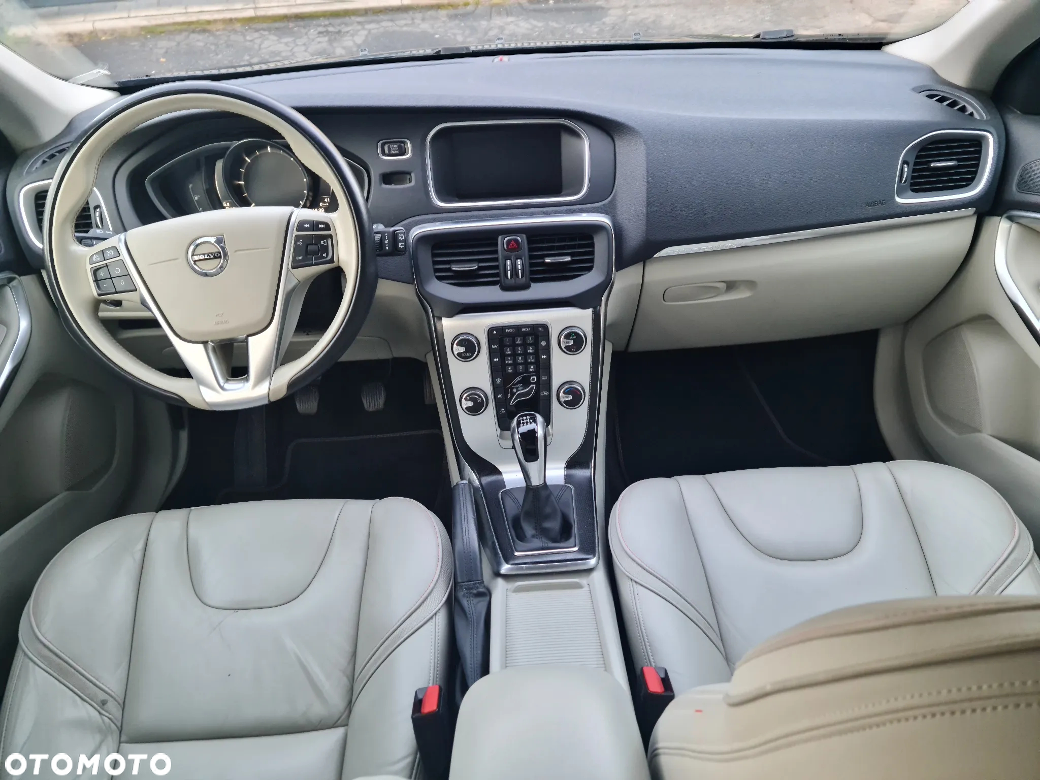 Volvo V40 D2 Drive-E R-Design Momentum - 35
