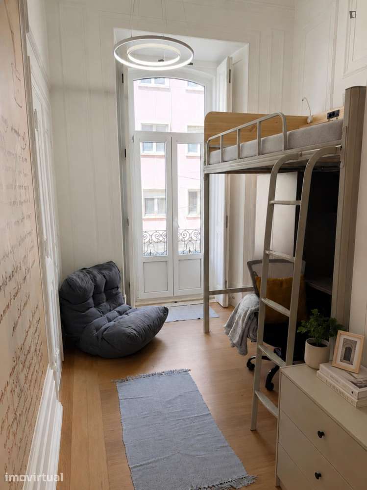 Quarto - localizado em Intendente Lisbon - Grande imagem: 2/14