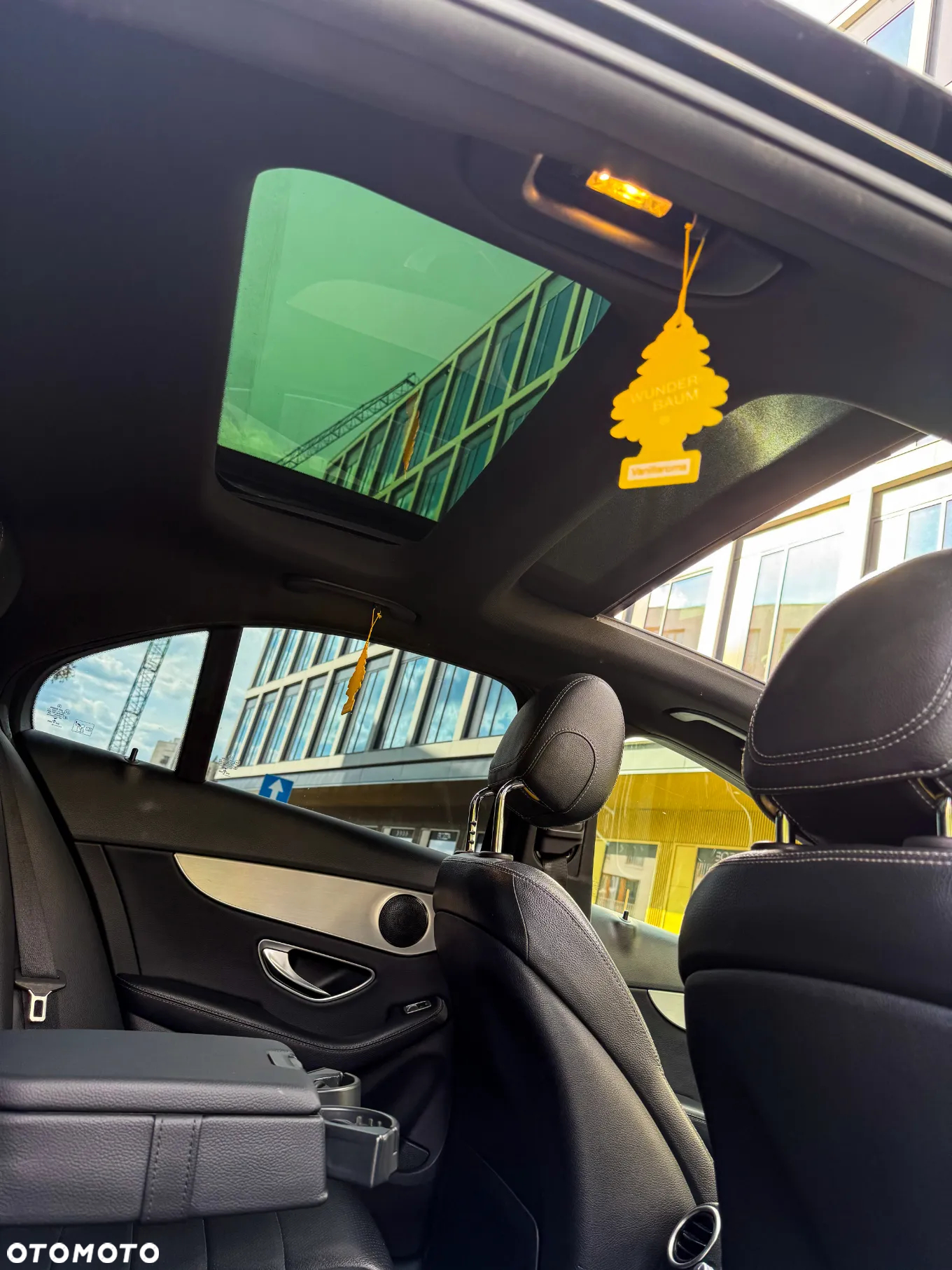Mercedes-Benz Klasa C 300 4Matic 9G-TRONIC AMG Line - 25