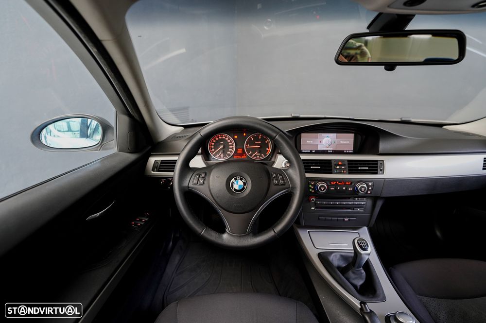 BMW 320 d Navigation Sport - 4