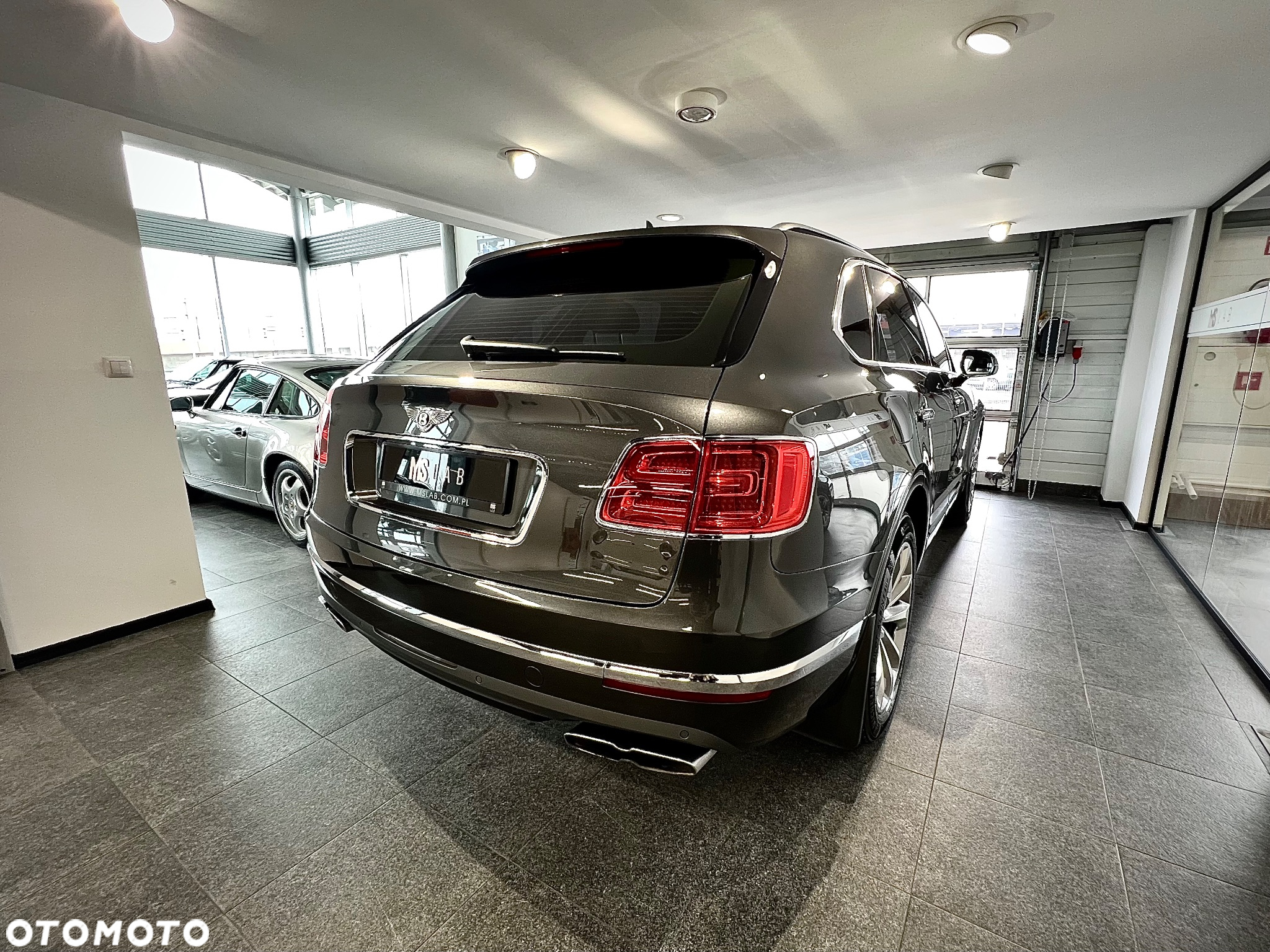 Bentley Bentayga - 4