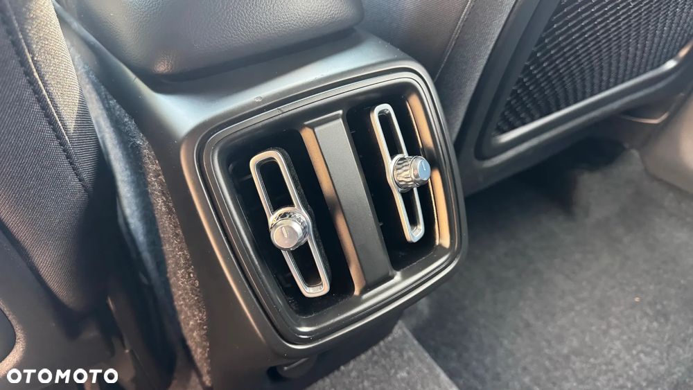 Volvo XC 40 T3 Geartronic Momentum Pro - 23