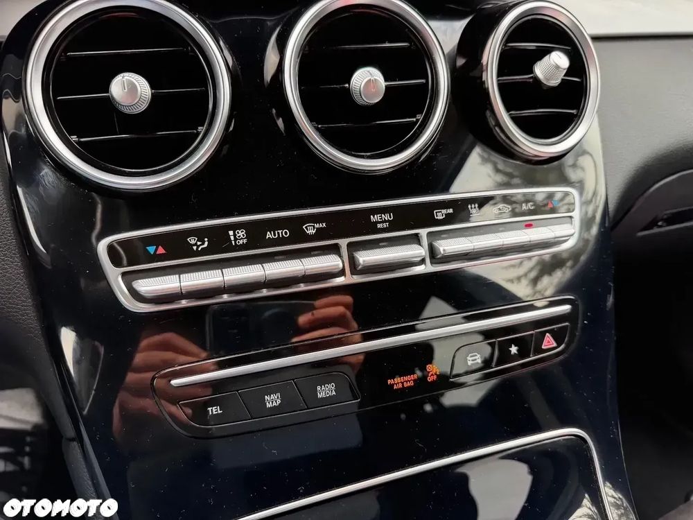 Mercedes-Benz GLC 300 e 4-Matic - 31
