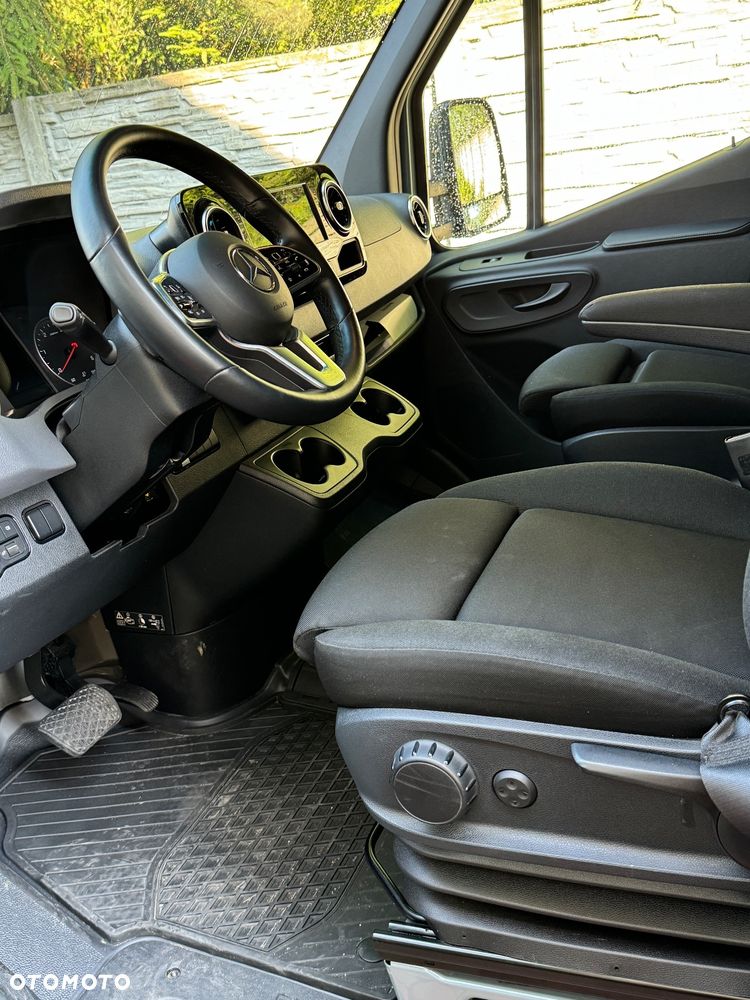 Mercedes-Benz Sprinter - 12