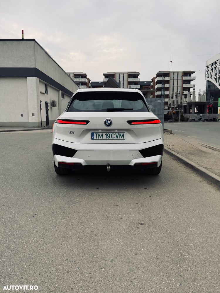 BMW iX - 3