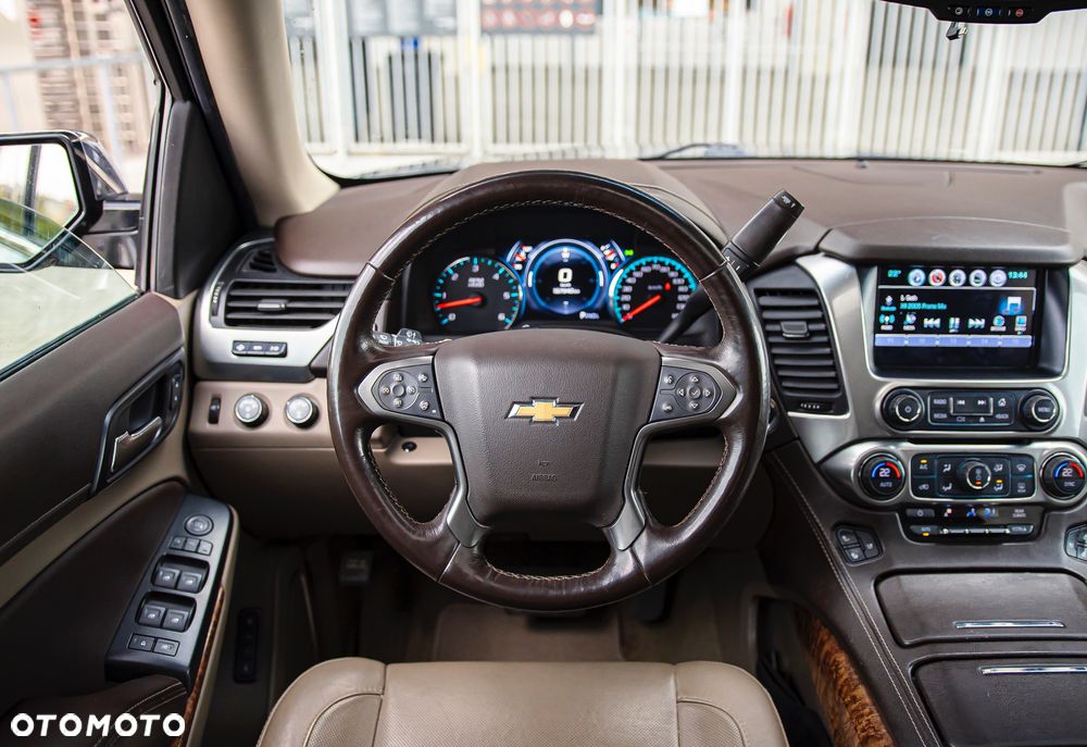 Chevrolet Suburban - 16