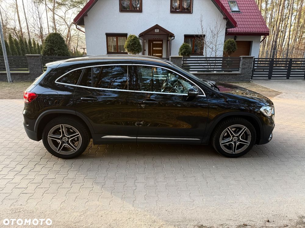 Mercedes-Benz GLA - 13
