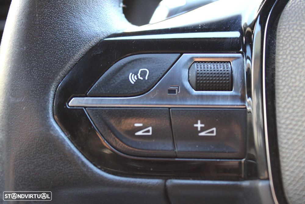 Peugeot 2008 PureTech 130 EAT8 Allure - 16