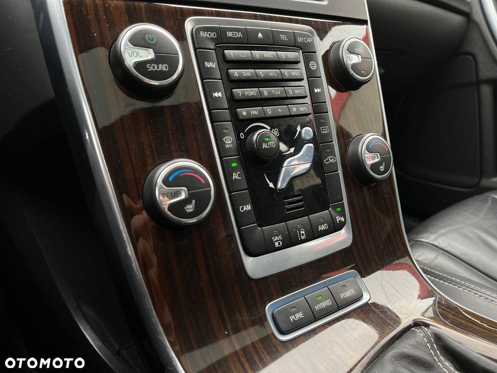 Volvo V60 D6 AWD Plug-in Hybrid R-Design Summum - 23