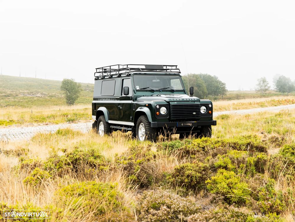 Land Rover Defender - 1