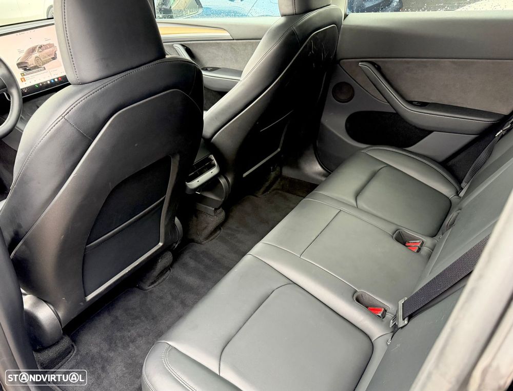 Tesla Model Y Performance Dual Motor AWD - 11