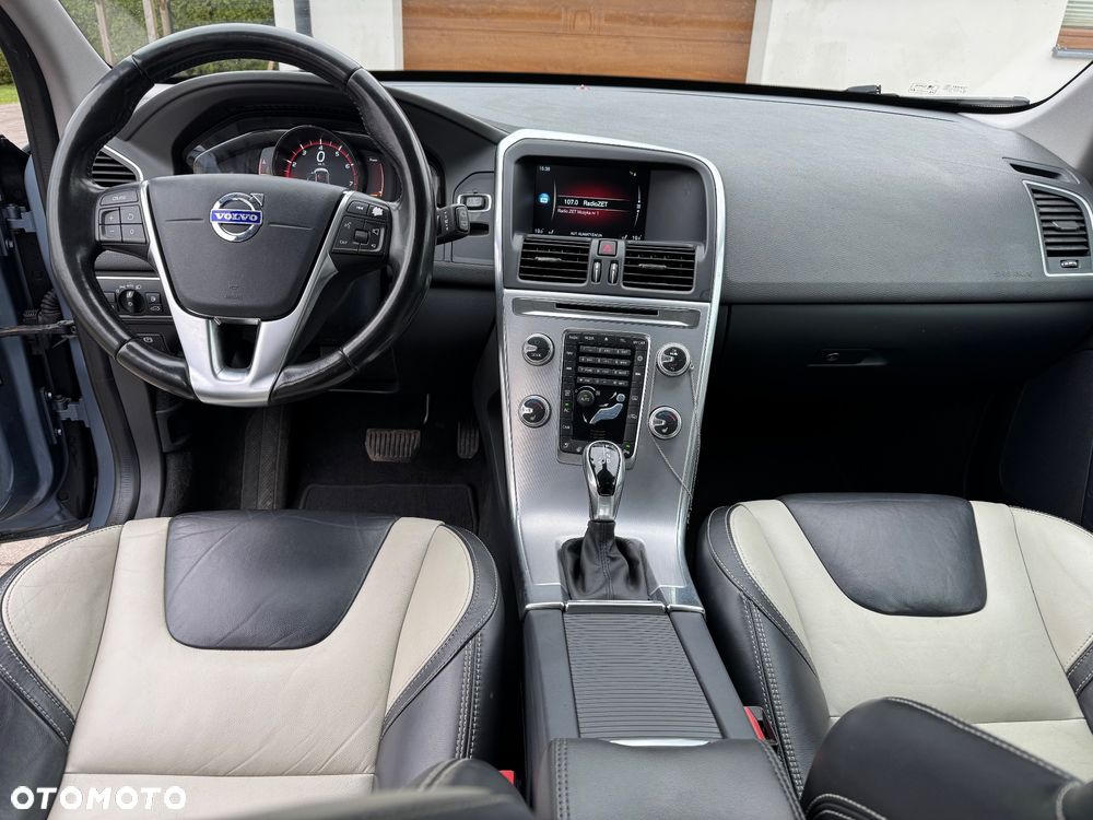 Volvo XC 60 T6 AWD Geartronic RDesign - 9