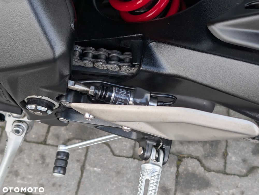 Triumph Street Triple - 9