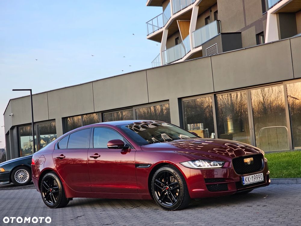 Jaguar XE 2.0 D Prestige - 4