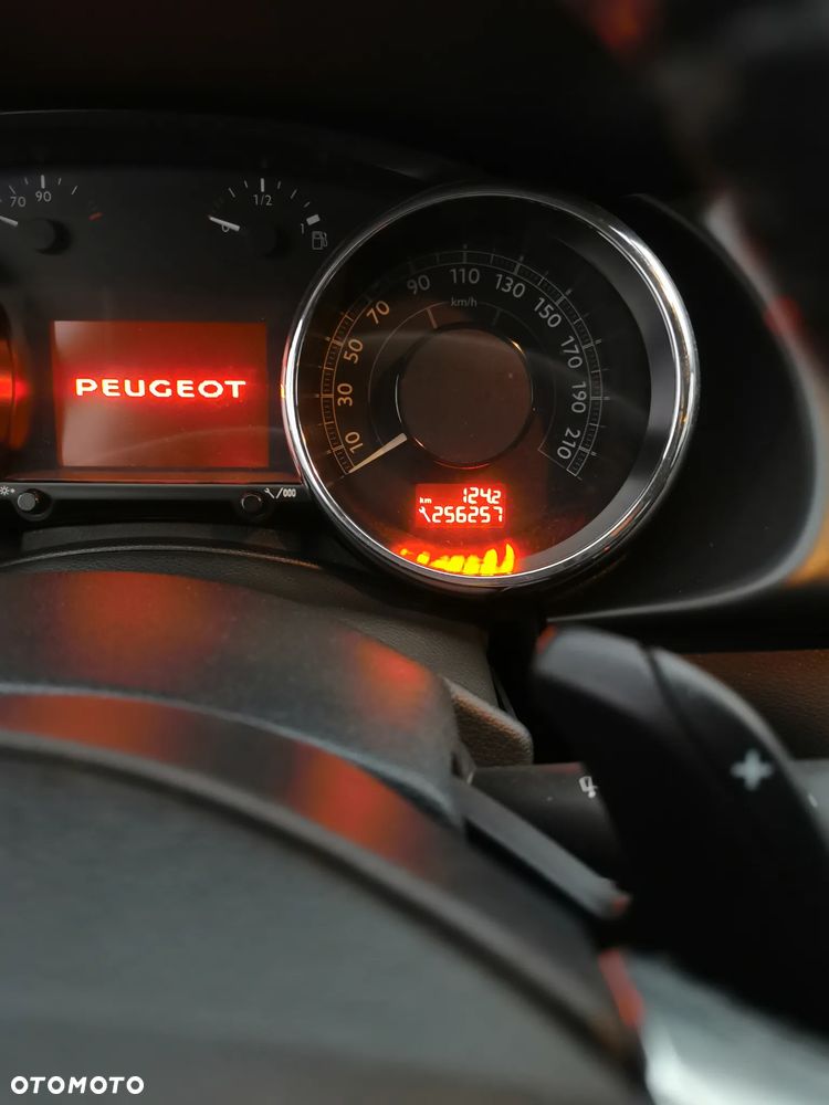 Peugeot 3008 2.0 HYbrid4 - 11
